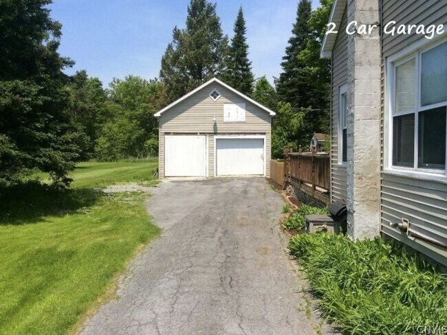 Building Photo - 4 Bedroom Single Family Home in Great Bend