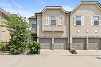 Building Photo - 2919 Royal Oaks Grove