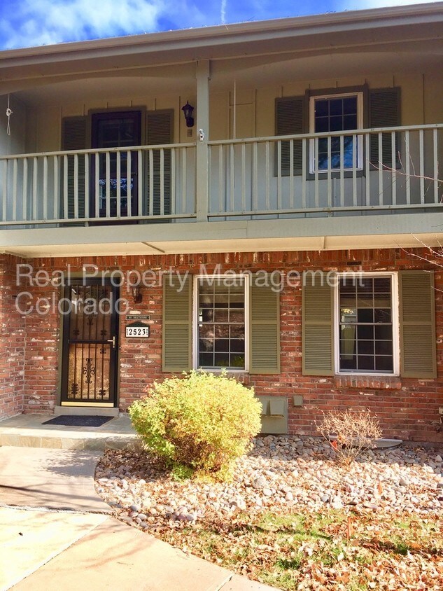 Beautiful Townhome in The Knolls West Townhouse for Rent in