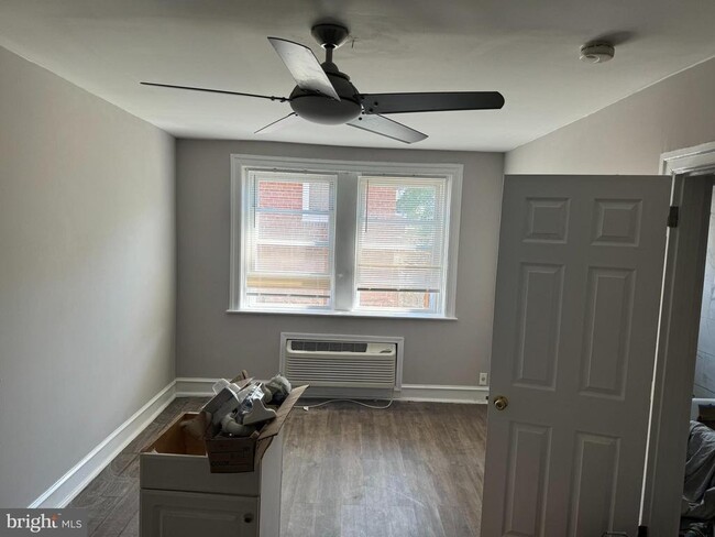 Foto del edificio - 6024-28 Larchwood Ave