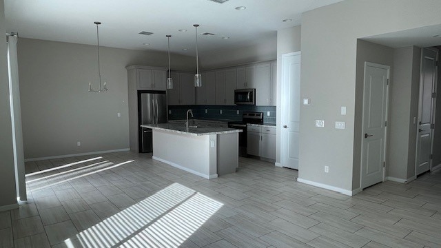 Living room & Kitchen - 901 S Smith Rd