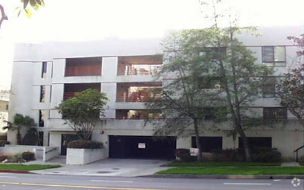 Building Photo - Beverly Glen