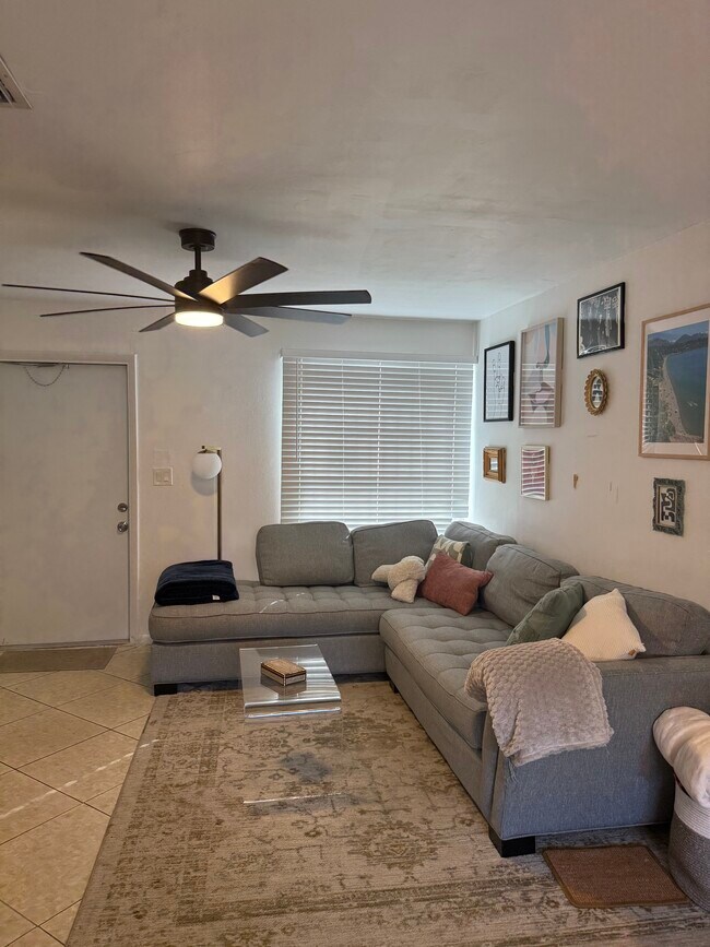 Foto del edificio - 688 Forrest Dr