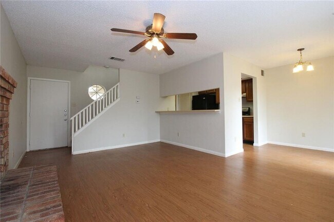 Foto del edificio - 9002 Sanger Dr