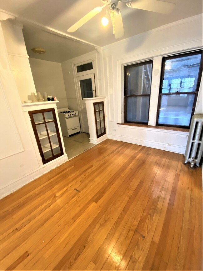 Building Photo - 4001 N Kildare Ave