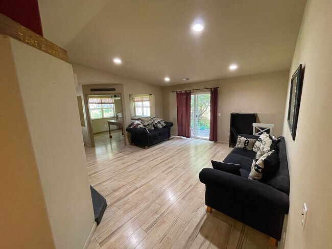 Foto del edificio - Magalia Home for rent/two bedroom, shared home.