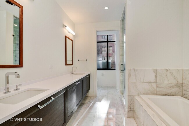 Foto del edificio - 676 N Kingsbury St