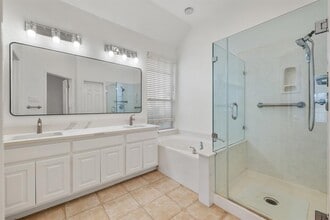 Building Photo - 3222 Tehama Ct