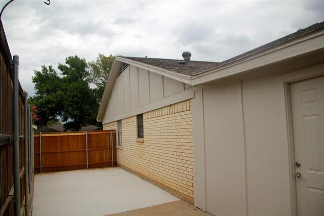Building Photo - 312 Cannon Dr