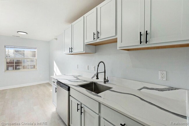 Building Photo - 4434 Trumbull