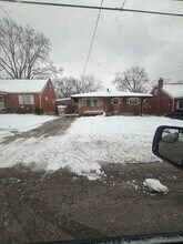 Building Photo - 9122 Orangewood Dr