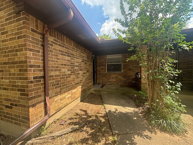 Foto del edificio - 1508-1510 Blackwell Drive