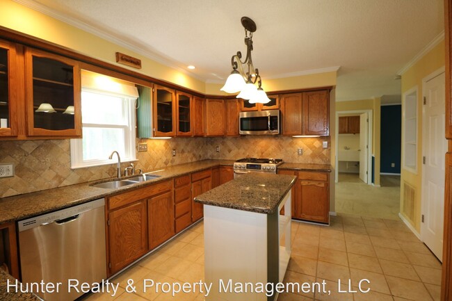 Building Photo - 3 br, 2.5 bath House - 1520 Chimney Rock D...