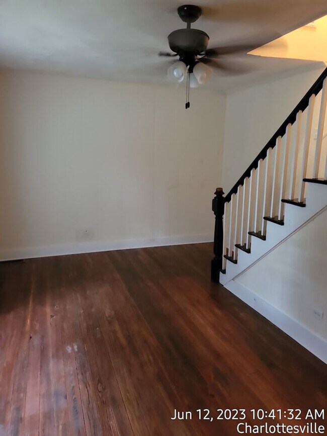 Foto del edificio - 2027-2028 School Year Available  / 6 BR, 3 Bath house within walking distance of UVA grounds and ...