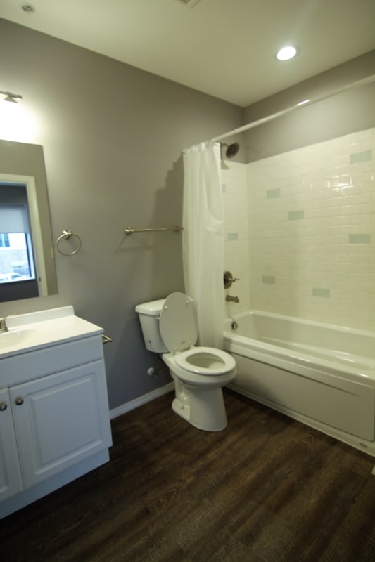 Building Photo - 1306 E 11th St