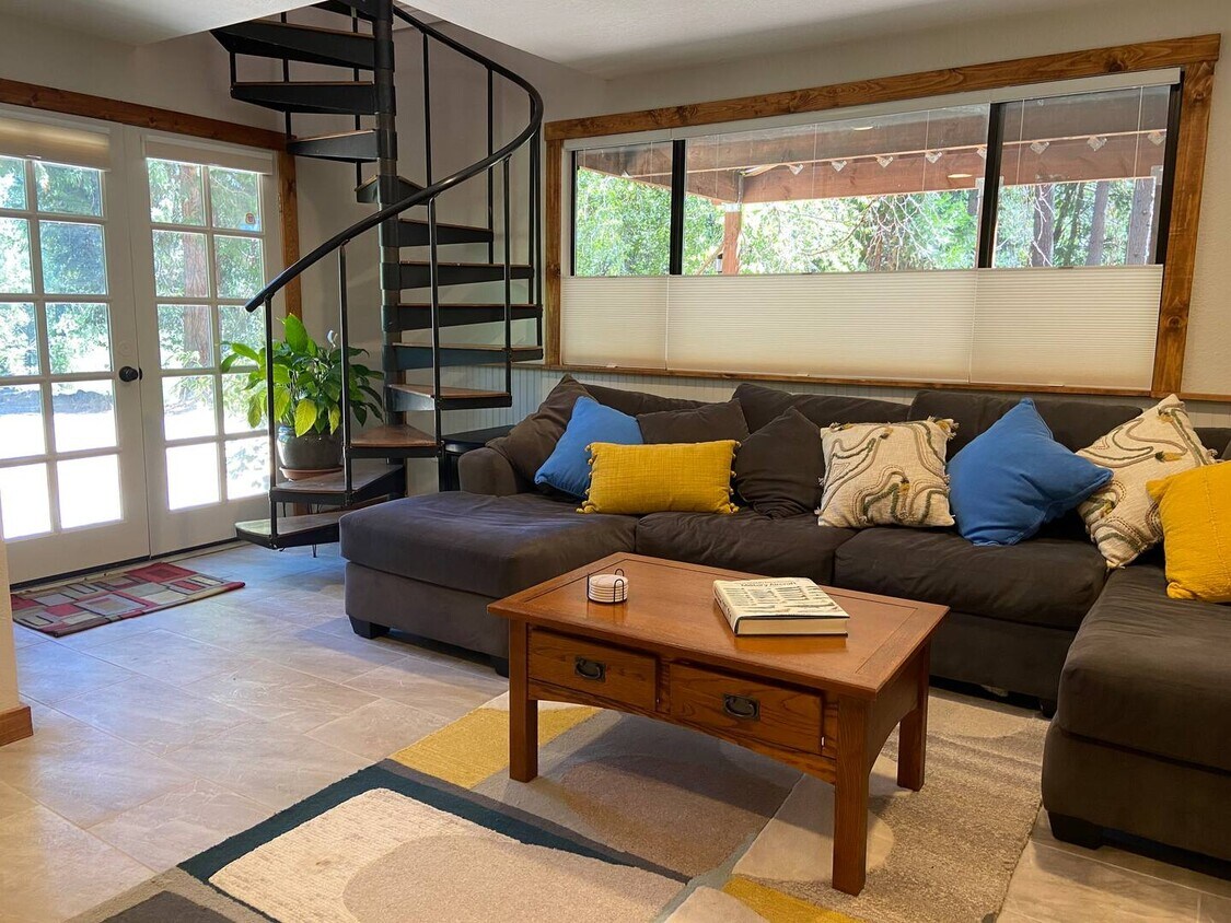 Foto del edificio - 14709 Powerline Rd