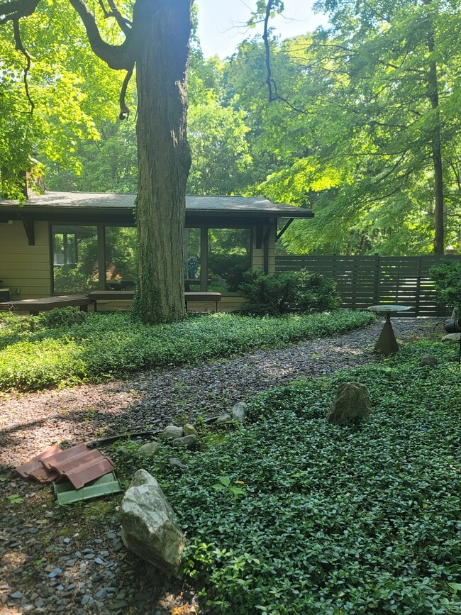 Building Photo - 4473 Maumee Dr