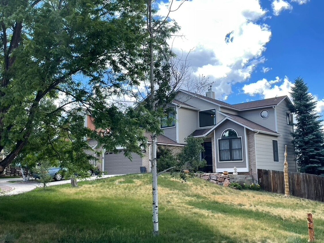 Primary Photo - Spectacularly HUGE 6BD Home with Panoramic...