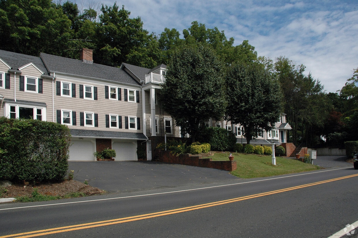 131 Mine Brook Rd, Bernardsville, NJ 07924 Apartments in