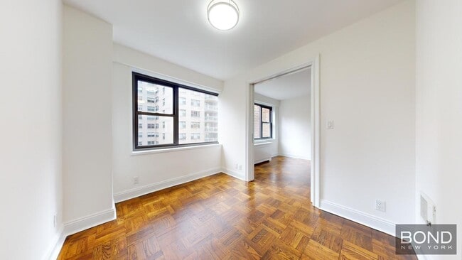 Building Photo - 405 E 56th St