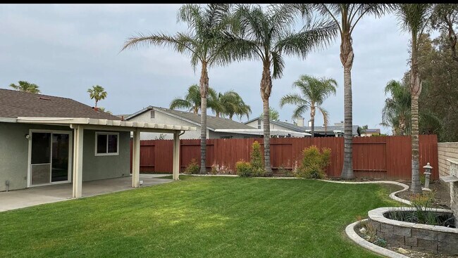 Foto del edificio - 15525 Ramona Ave