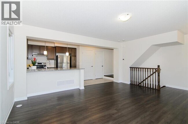 Photo du bâtiment - 3070 Gardenia Gate