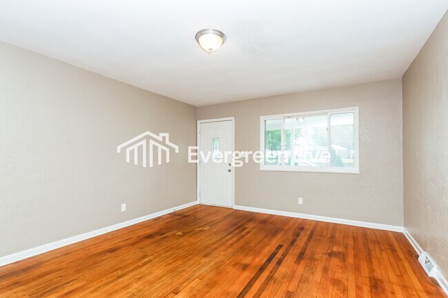 Foto del edificio - Coming Soon!