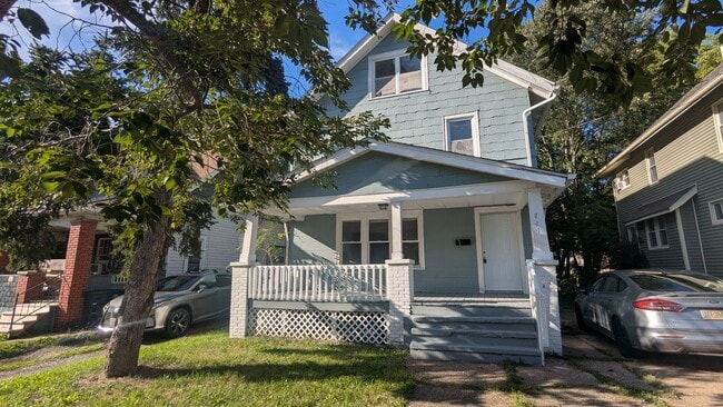 Building Photo - 711 Roselawn Ave