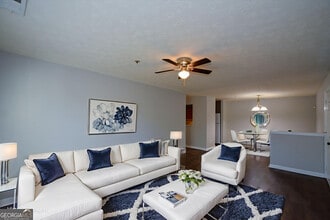 Building Photo - 8304 Fairington Village Dr