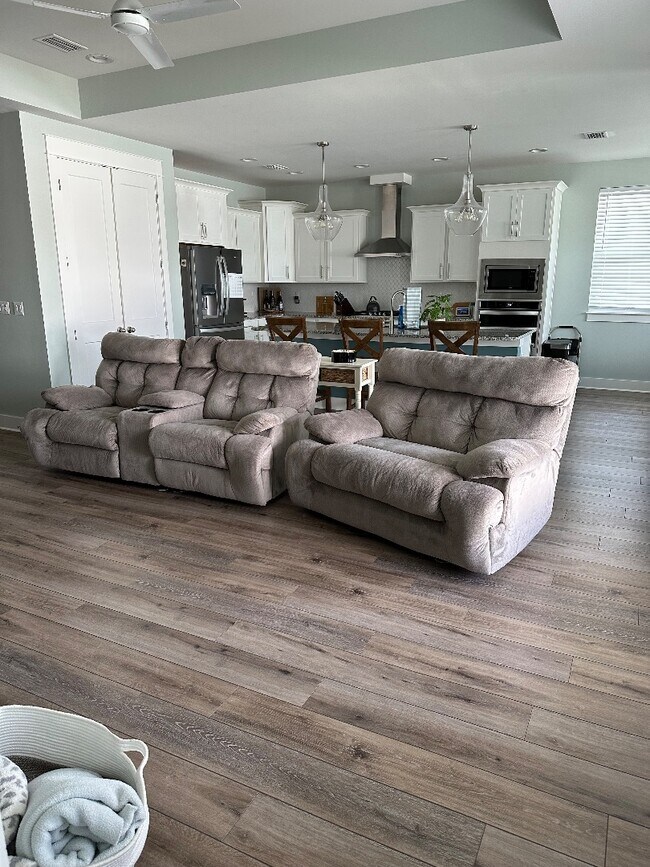 Foto del edificio - 409 Mill Point Ln