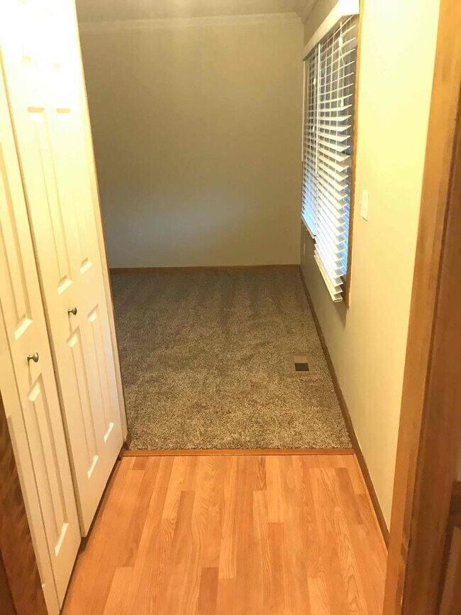 Foto del edificio - 1370 Robinwood Dr