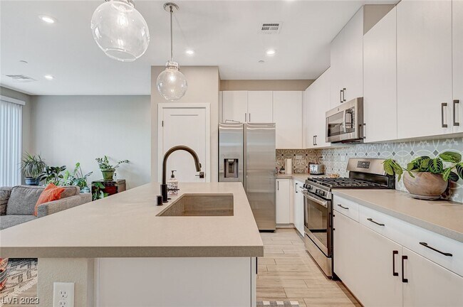 Building Photo - 9276 Desert Pearl Ave
