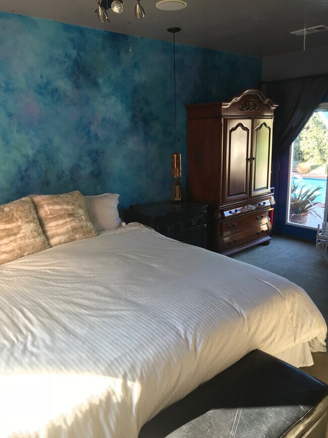 Vista fresca de la piscina desde el dormitorio - 163 California Ave