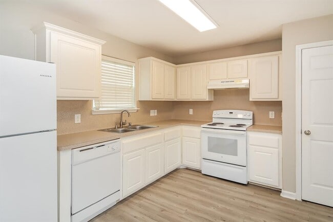 Building Photo - 2621 Marlin Dr