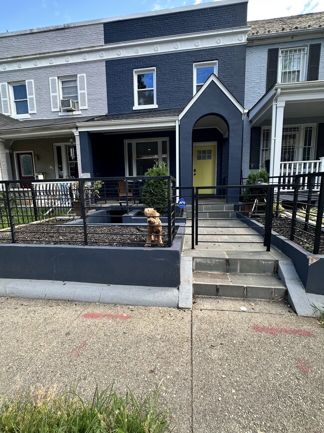 Building Photo - 1427 Parkwood Pl NW