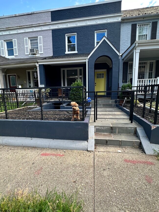 Foto del edificio - 1427 Parkwood Pl NW