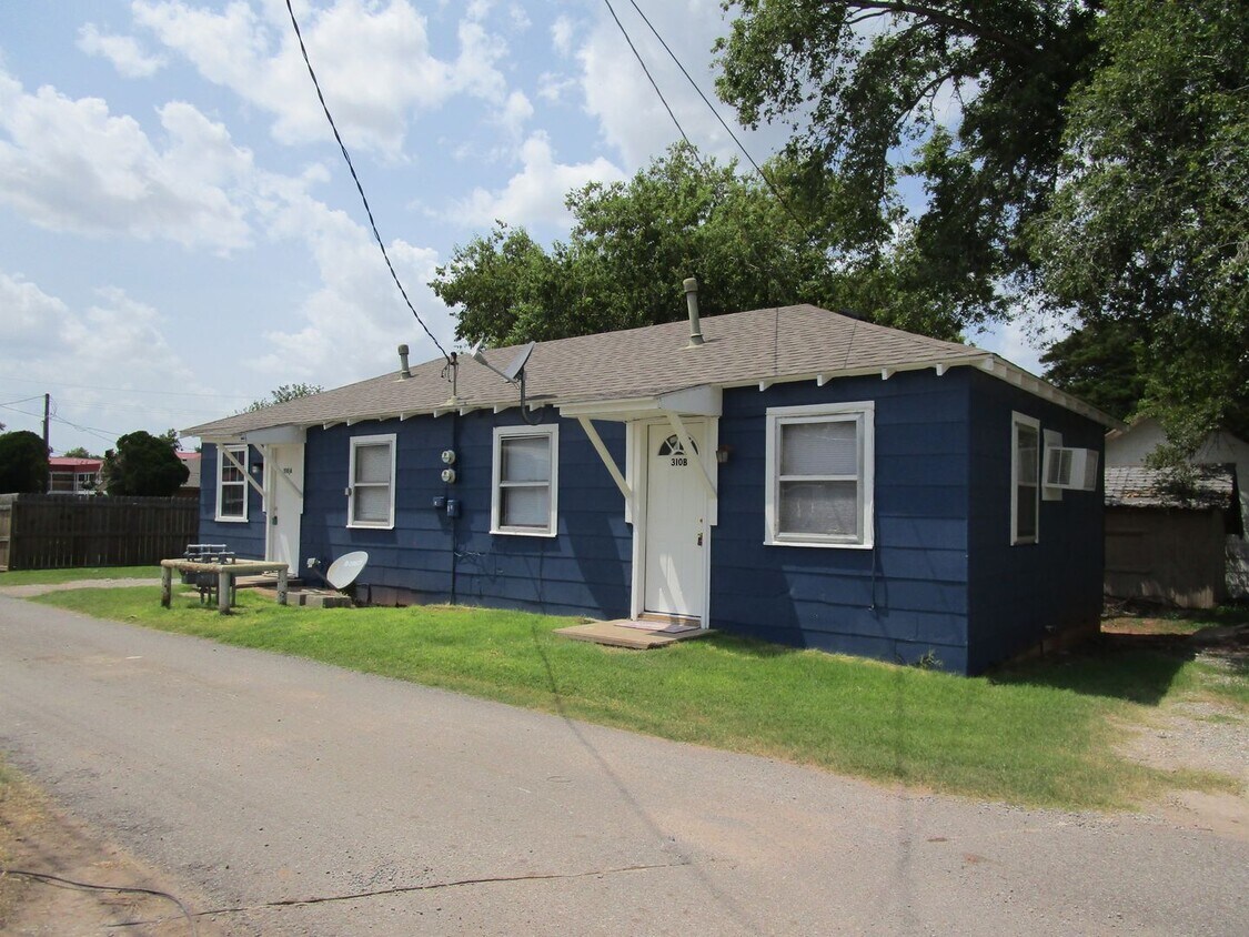 310 E Tom Stafford Ave Unit 310 1/2 E Tom Stafford A, Weatherford, OK