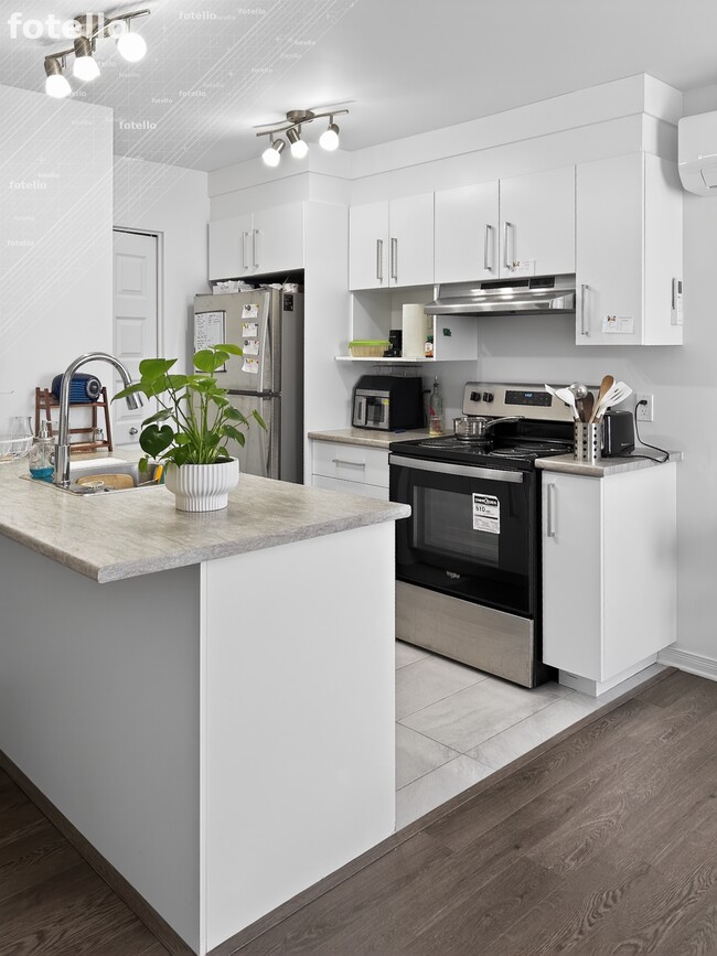 Building Photo - 295 Av De L'hippodrome