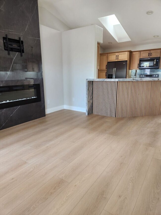Building Photo - Impeccably Remodeled Long-Term Rental