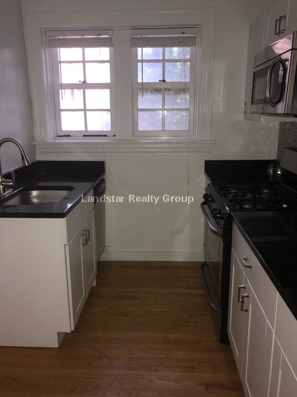Building Photo - 1452 Oak Ave