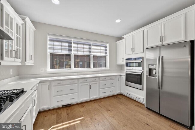 Building Photo - 620 Halsey Way