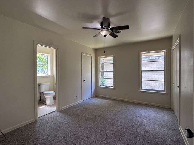 Building Photo - 825 Crestview Dr
