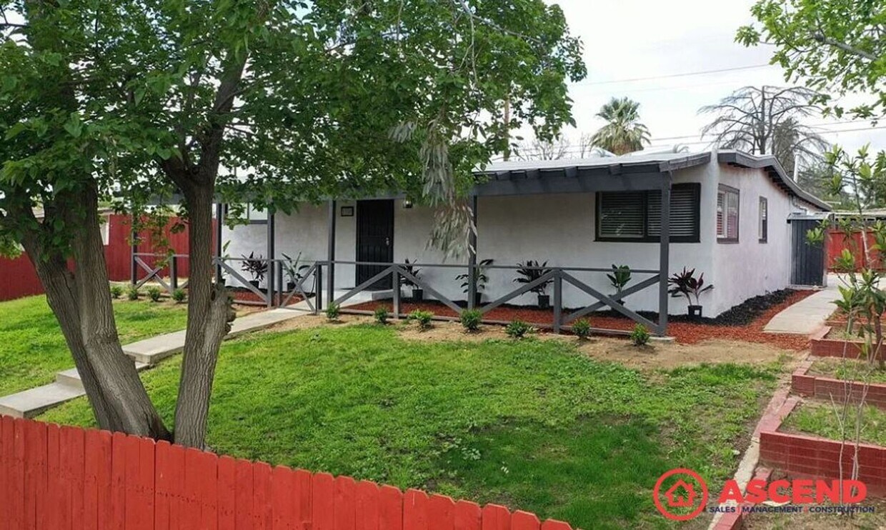 Primary Photo - Unique Home Near Bakersfield College!