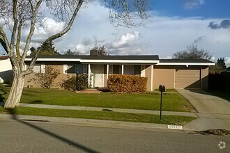 Building Photo - 6544 N Del Mar Ave