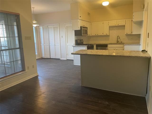 Building Photo - 2025 Heather Brook Dr