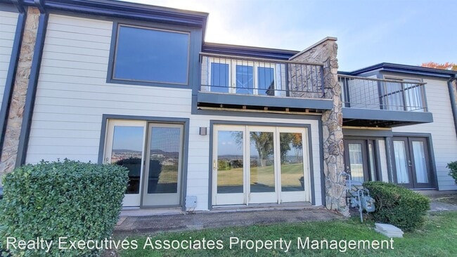 Building Photo - 2 br, 2.5 bath House - 1907 Cherokee Bluff...