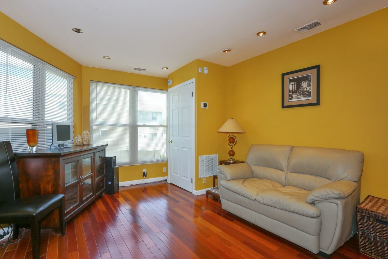 Foto principal - 925 Main St