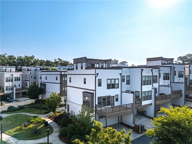 Foto del edificio - 2076 Holtz Ln