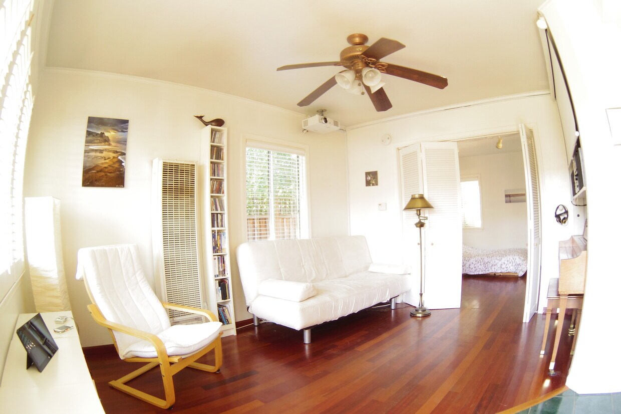 Primary Photo - 1310 Holly Ave