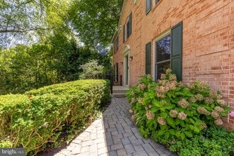 Building Photo - 1318 Round Oak Ct